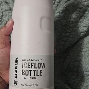 Stanley IceFlow Bottle - Light Pink (24 oz)